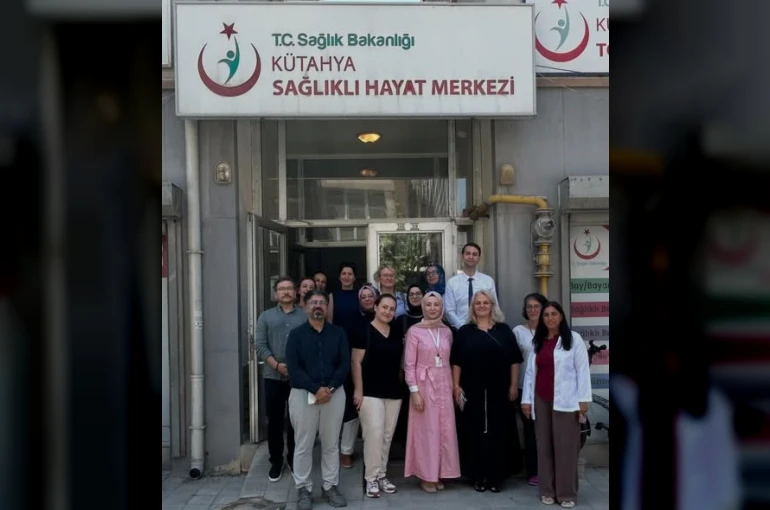Kütahya’da Sağlıklı Hayat Merkezi’nin çalışmaları hekimlere tanıtıldı
