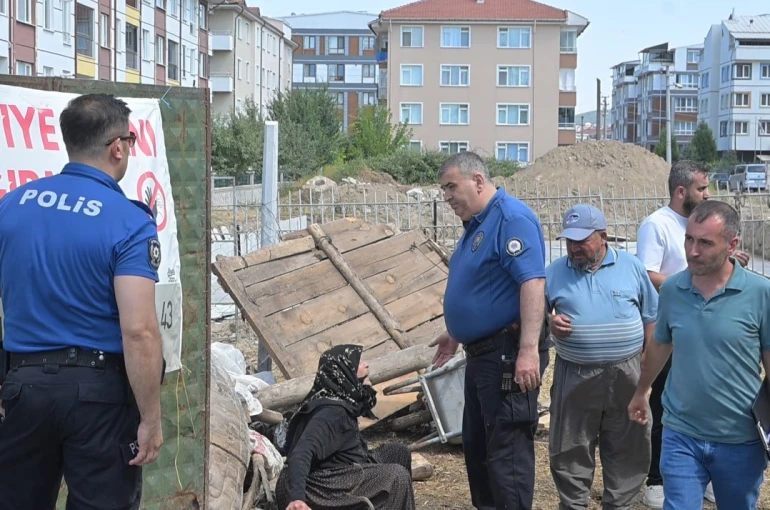 Kütahya’da tahliye gerginliği, 84 yaşındaki kadın ve oğlu ekiplere direndi