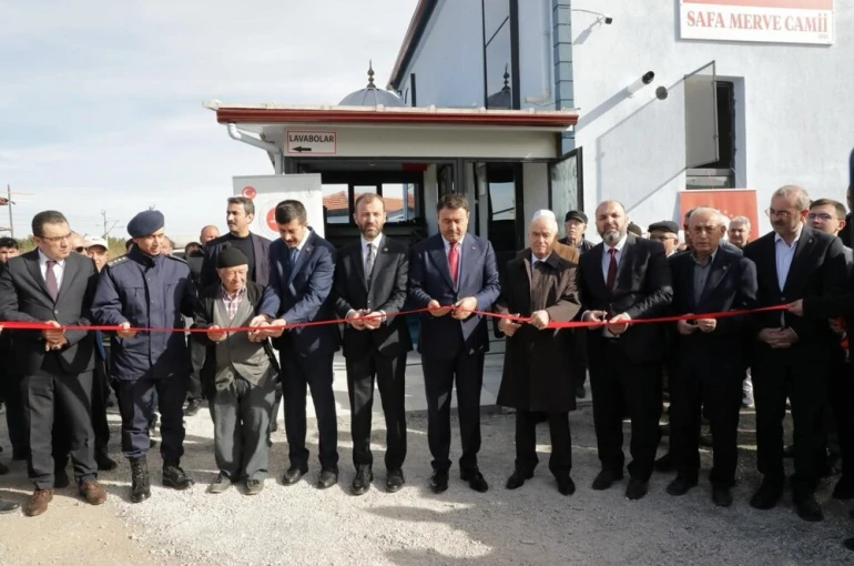 Kütahya’da yapımı tamamlanan Sefa Merve Camii ibadete açıldı