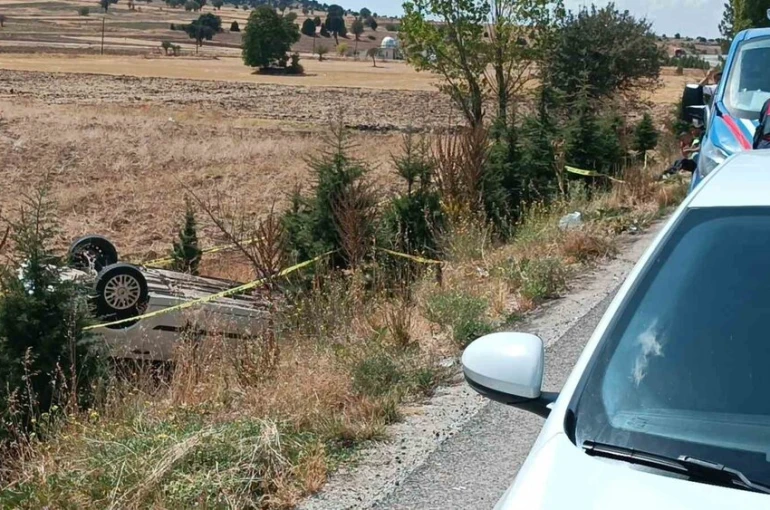Kütahya’da yol kontrolü yapan jandarma, takla atan otomobilin altında kaldı: 1 şehit