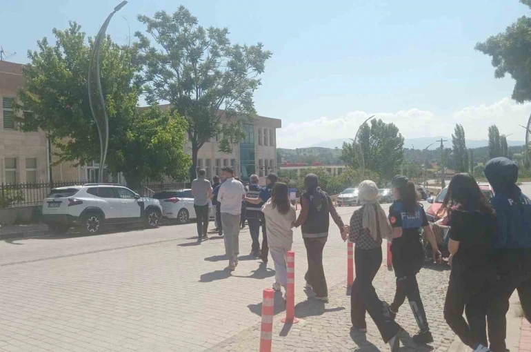 Kütahya’daki uyuşturucu operasyonunda 28 şüpheli adliyeye sevk edildi