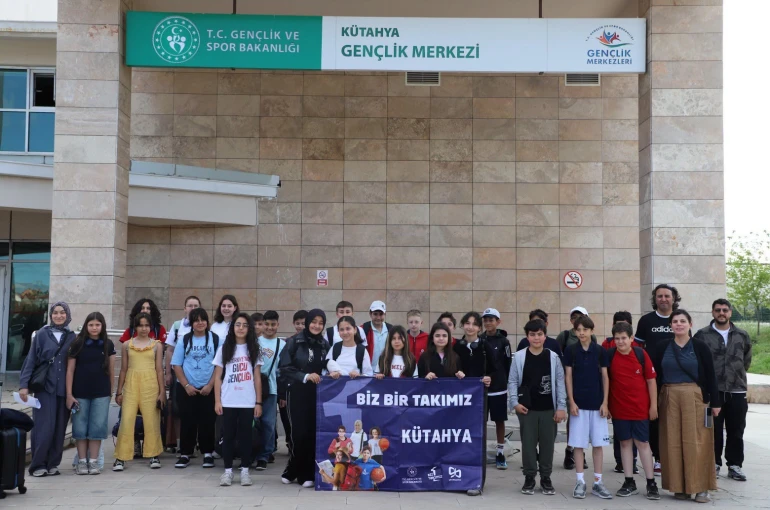 Kütahyalı gençler "Biz Bir Takımız" projesi kapsamında Kırklareli’ne uğurlandı