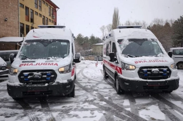 Kütahya’nın acil sağlık filosu güçleniyor, 5 yeni ambulans hizmete alındı