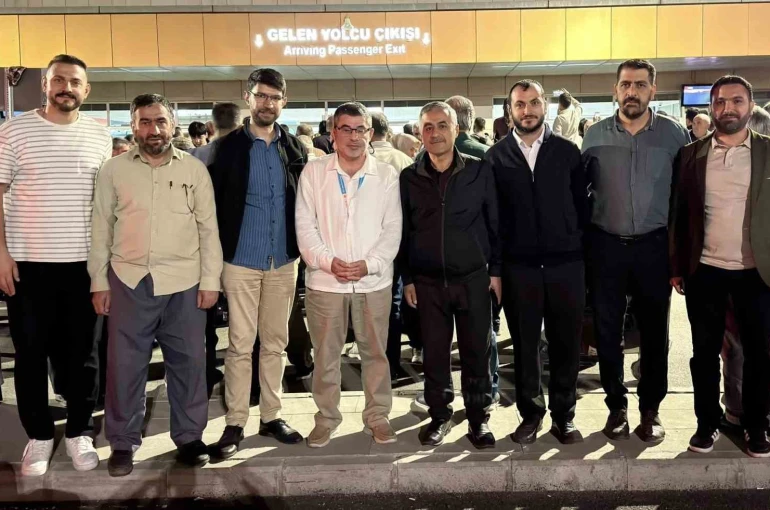 Kutsal topraklardan dönen hacılar Van’da coşkuyla karşılandı