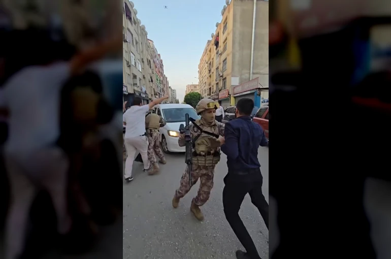 Kuytul çiftine gözaltıyı engellemek için polis aracının önüne yatmaya çalıştılar 