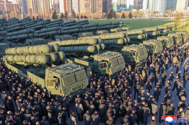 Kuzey Kore yapay zeka destekli çoklu roketatar sistemlerini tanıttı