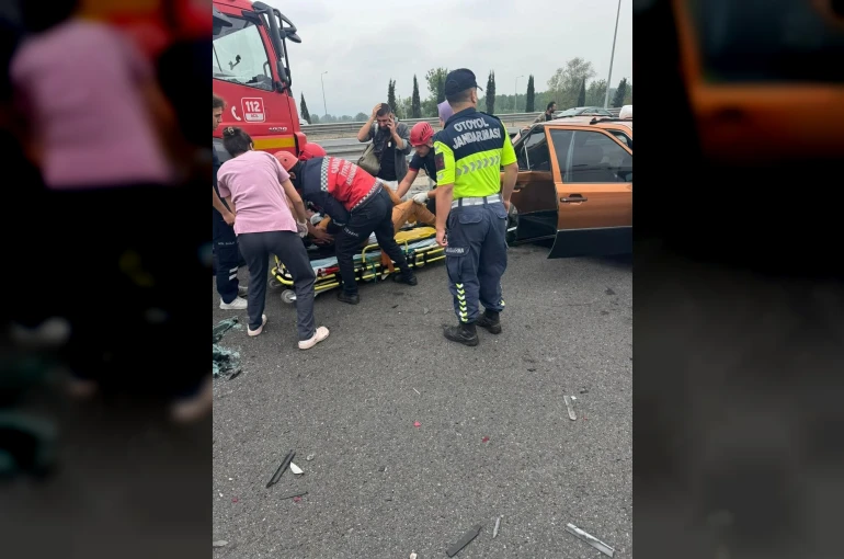 Kuzey Marmara Otoyolu’nda kaza, araç hurdaya döndü: 5 yaralı