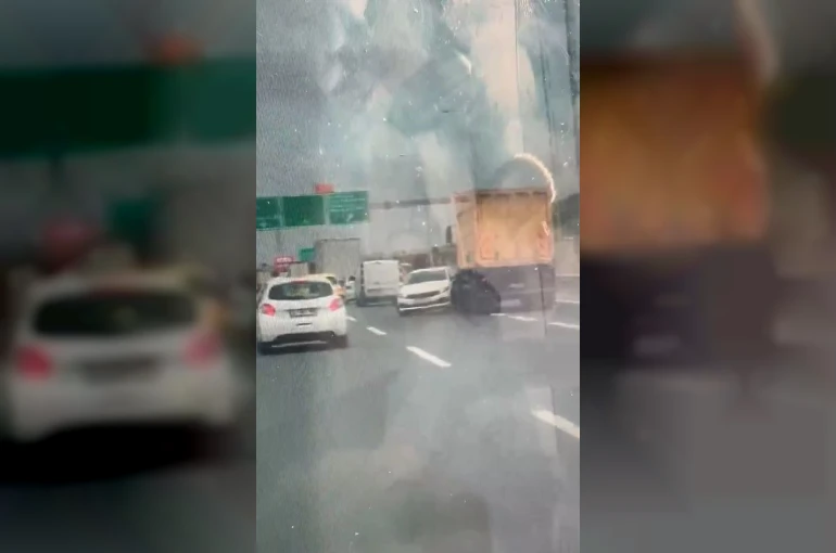 Kuzey Marmara Otoyolu’nda korku dolu anlar: Tır otomobili önüne alıp sürükledi
