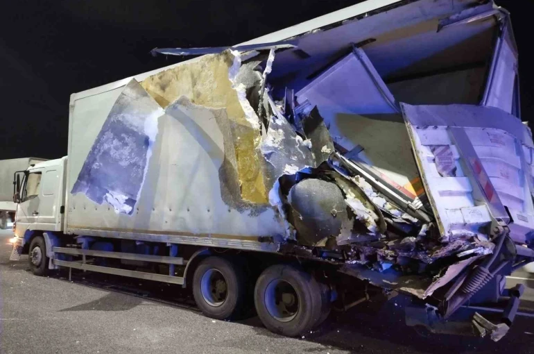 Kuzey Marmara Otoyolu’nda yolcu otobüsü tıra çarptı: 10 yaralı