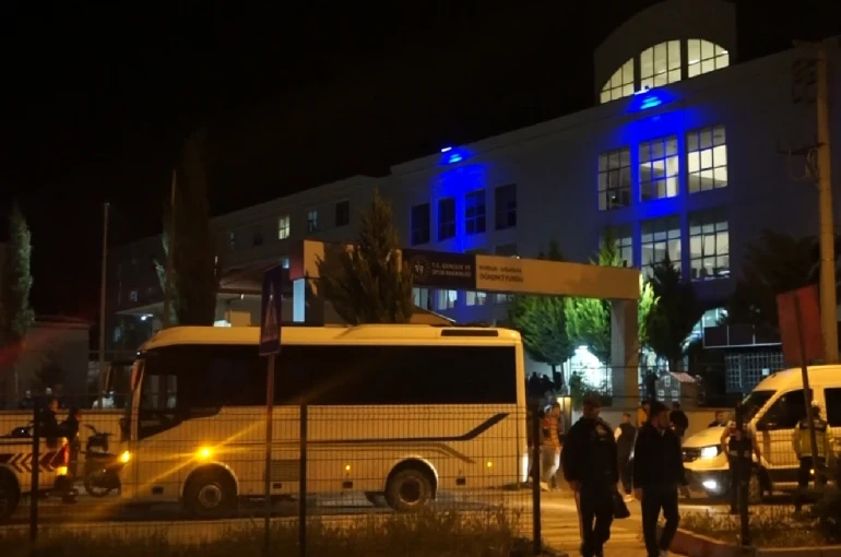 KYK yurdunda temizlik malzemeleri devrildi, kimyasal tepkime sebebiyle öğrenciler tahliye edildi 