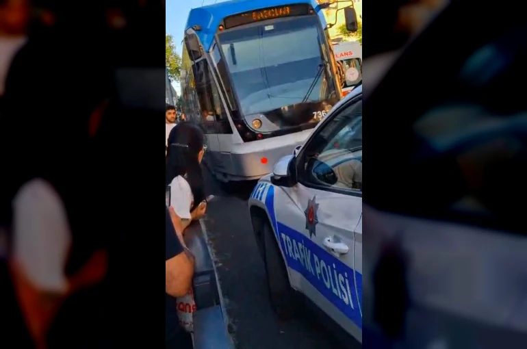 Laleli’de raylara düşen çocuk tramvayın altında kalarak öldü