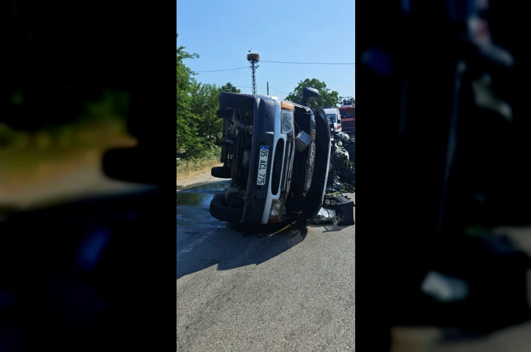 Lastiği patlayan otomobil devrildi: 1 yaralı