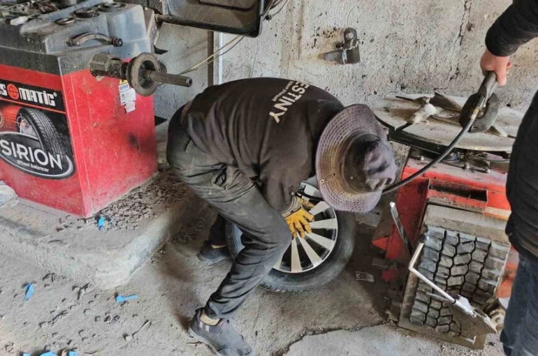 Lastikçilerde kışlık lastik yoğunluğu
