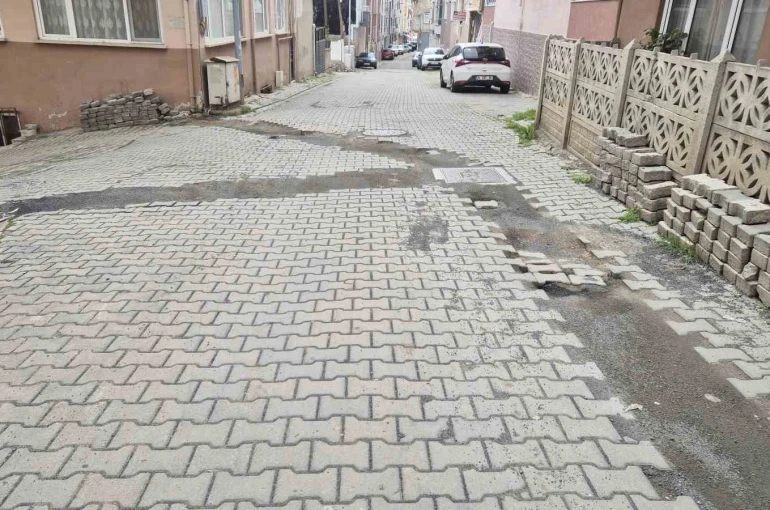 Leylak Sokak’ta yolların bakımsızlığına tepki