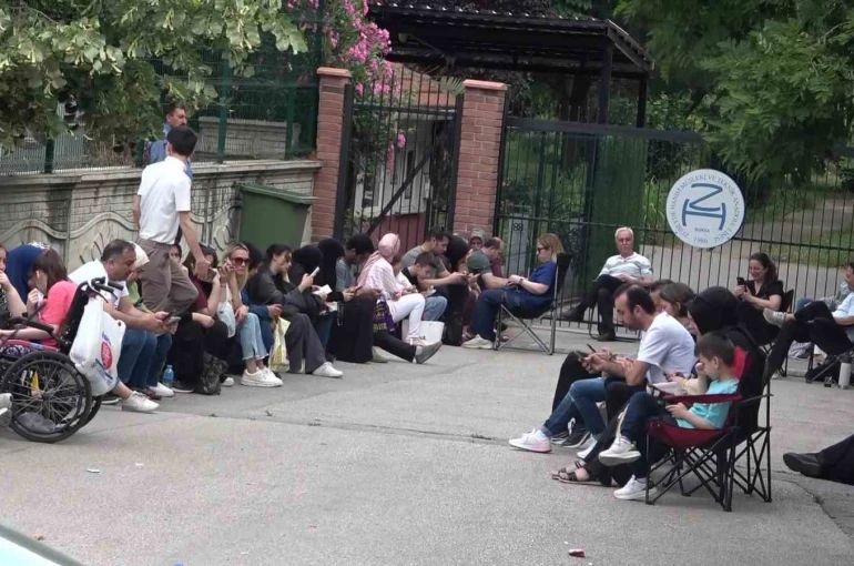 LGS heyecanı başladı, binlerce öğrenci iyi bir lise için yarışıyor