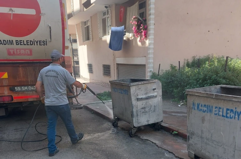 lkadım’da temizlik çalışmaları sürüyor