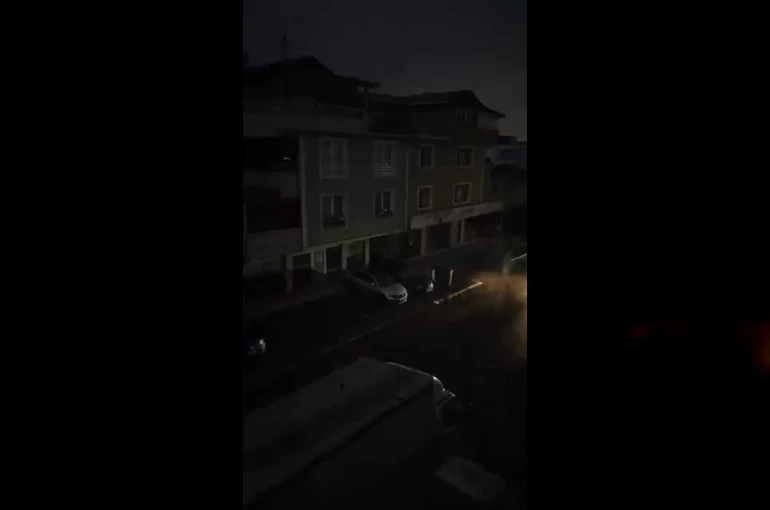 Lodos ile Kocaeli karanlığa gömüldü