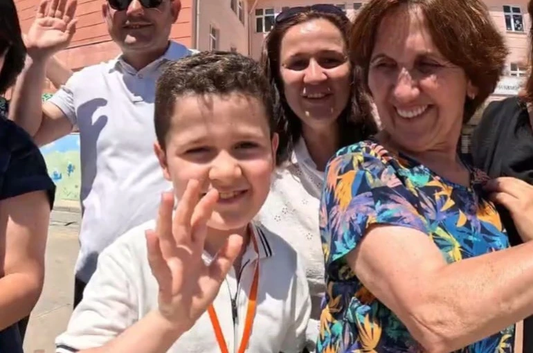 Lüleburgaz’da lösemiyi yenen öğrenci için gökyüzüne balonlar bırakıldı