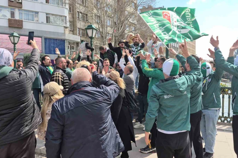 Maç için gelen Bursaspor taraftarı, Eskişehir’i hareketlendirdi