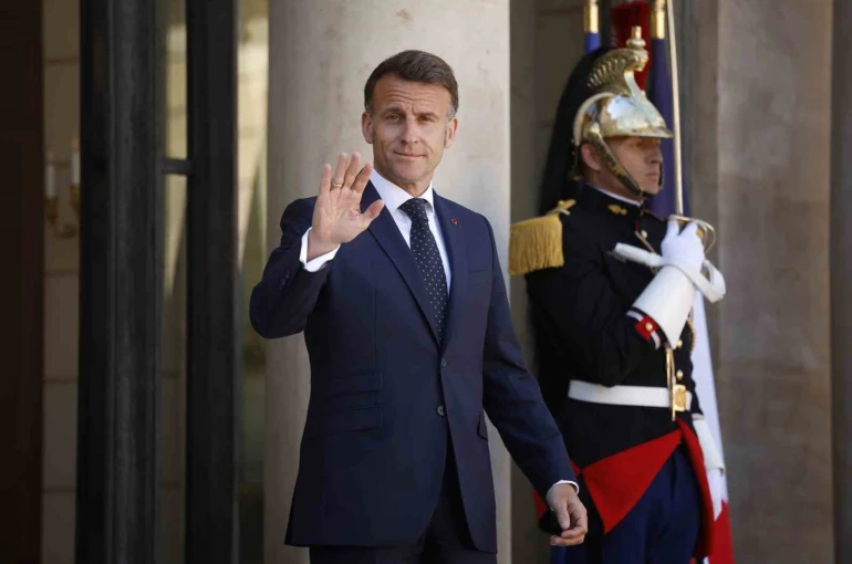 Macron: "(ABD-İran) İran Cumhurbaşkanı Pezeşkiyan’ı talepkar bir anlaşmaya varmaya çağırdım"