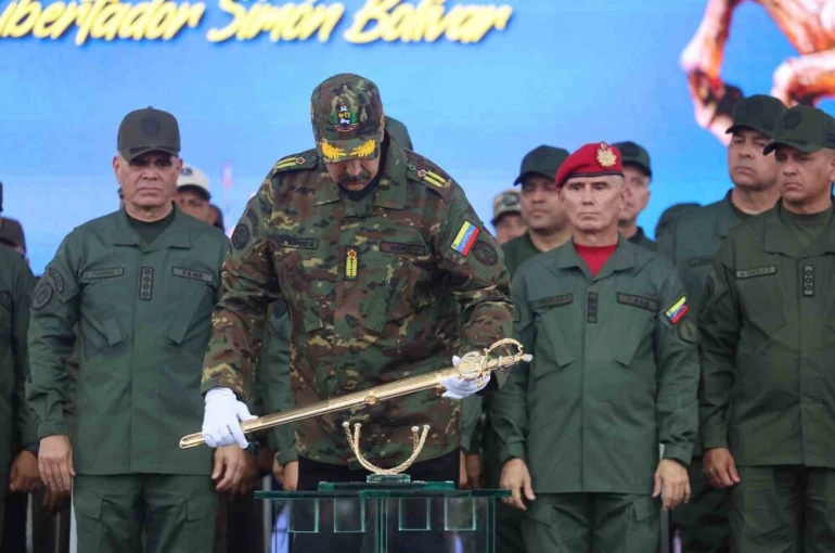 Maduro’dan kılıçlı rest: "Gerekirse ülkemiz uğruna canımızı feda ederiz"
