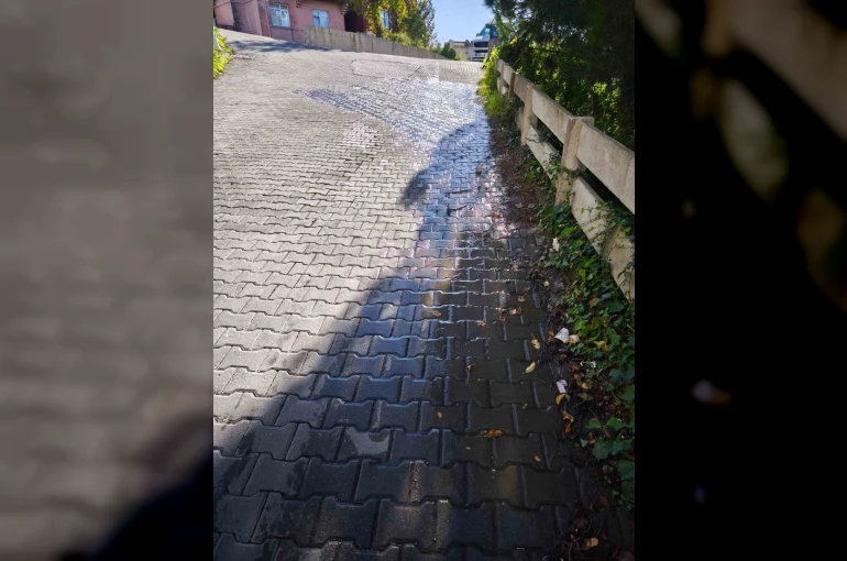 Mahallede tonlarca su boşa aktı