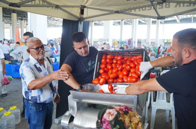 Mahallelerde salça zamanı