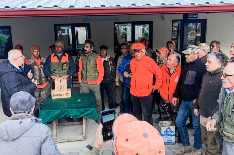 Mahsullerini korumak isteyen üreticiler domuzlarla mücadele ediyor