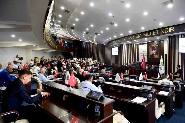 Malatya Belediyesi’nden öğrencilere 1 aylık ücretsiz abonman ve destek çantası