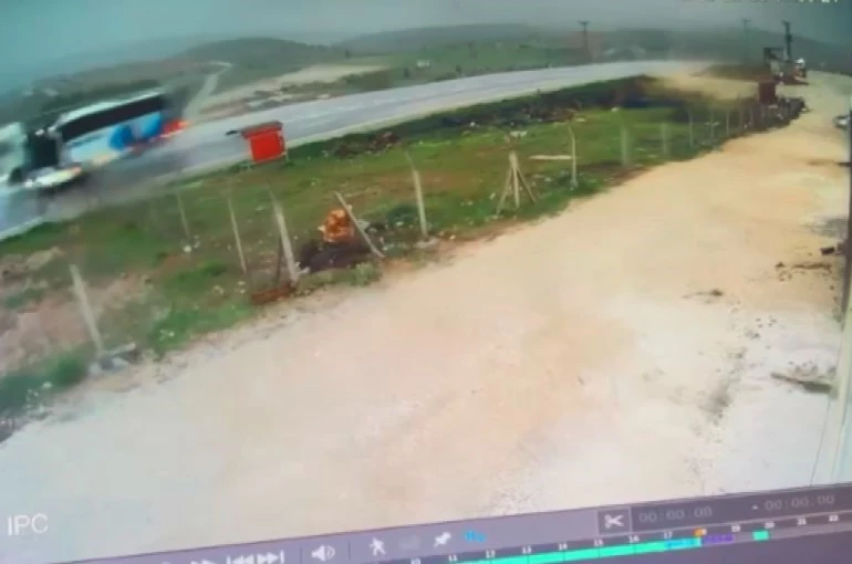 Malatya’da 3 kişinin hayatını kaybettiği otobüs kazası kamerada
