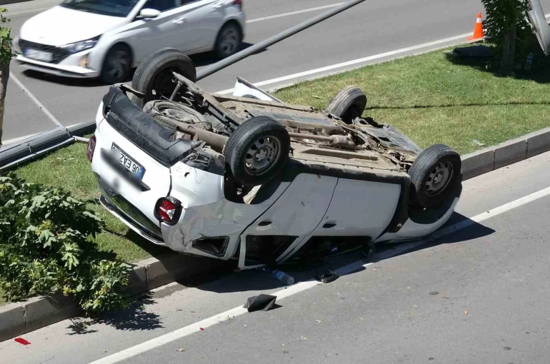 Malatya’da altgeçitte otomobiller çarpıştı: 3 yaralı
