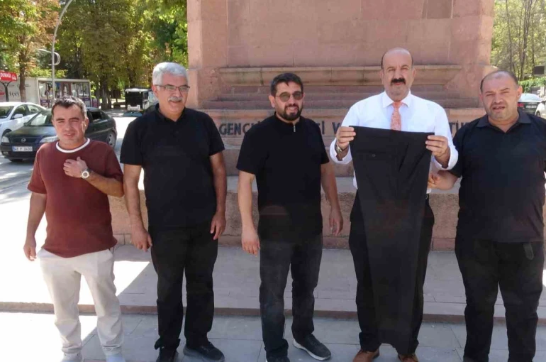 Malatya’da anıttaki figüre pantolonlu tepki