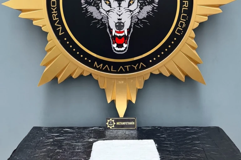Malatya’da araçta 1 kilo metamfetamin ele geçirildi