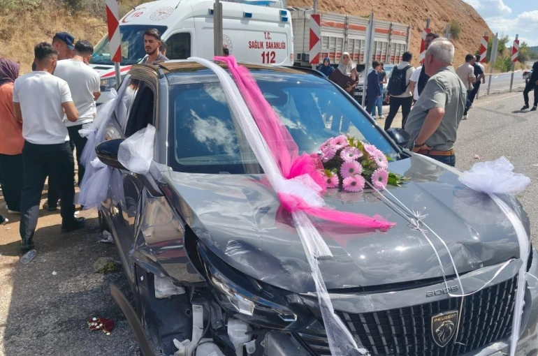 Malatya’da düğün konvoyunda kaza: 9 yaralı