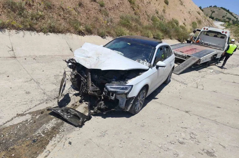 Malatya’da iki aracın çarpıştığı kaza kamerada: 4 yaralı