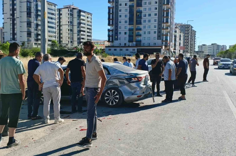 Malatya’da iki otomobil çarpıştı: 1 yaralı