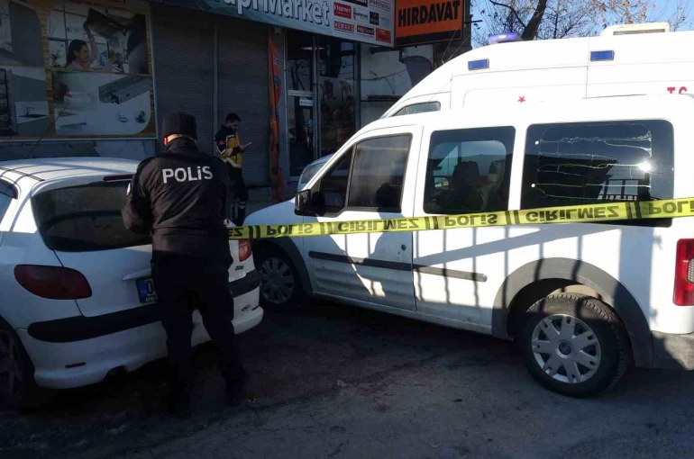Malatya’da kalp krizi geçiren sürücünün kaza anı kamerada