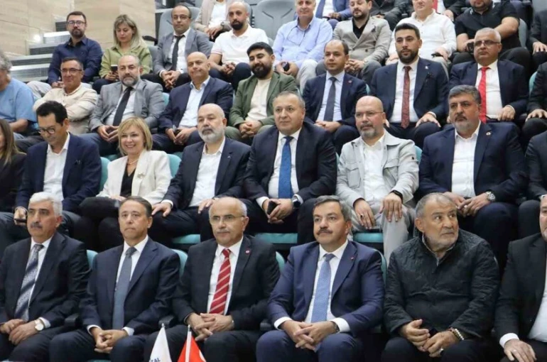 Malatya’da Kenan Işık Amfisi açıldı