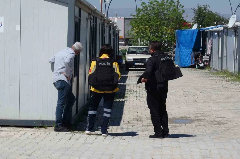 Malatya’da kendini konteynere kilitleyen genç polisi alarma geçirdi