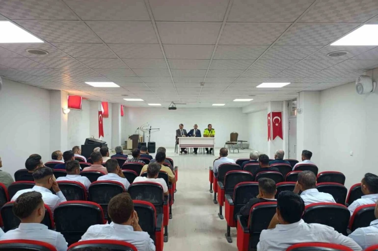 Malatya’da okul servisi sürücülerine bilgilendirme toplantısı düzenlendi