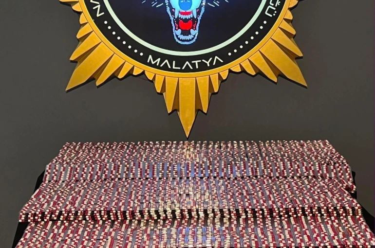 Malatya’da takside 28 bin sentetik ecza ele geçirildi