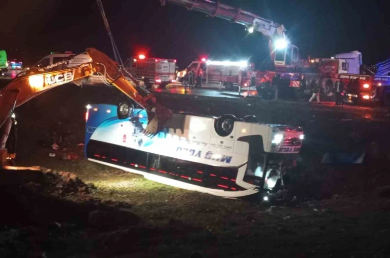 Malatya’da yolcu otobüsü devrildi: 4 ölü, çok sayıda yaralı