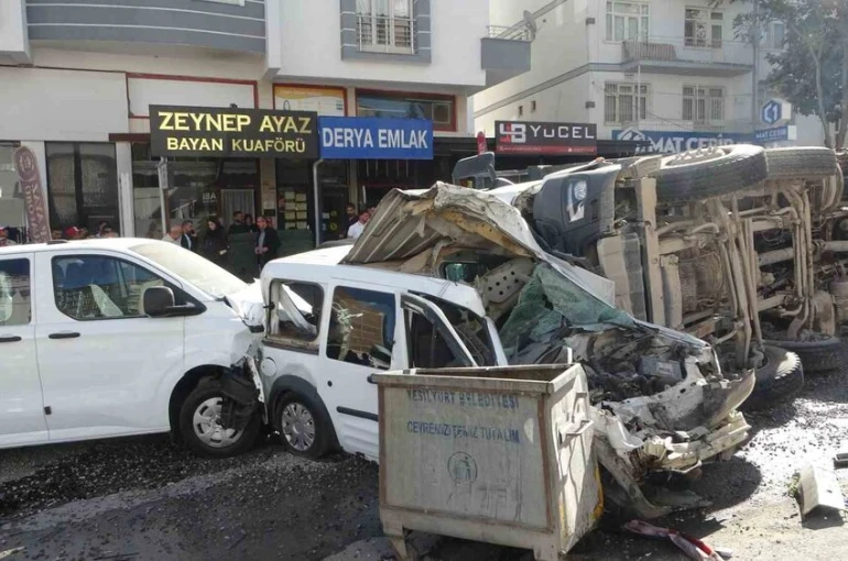 Malatya’daki 5 kişinin yaralandığı feci kaza kamerada