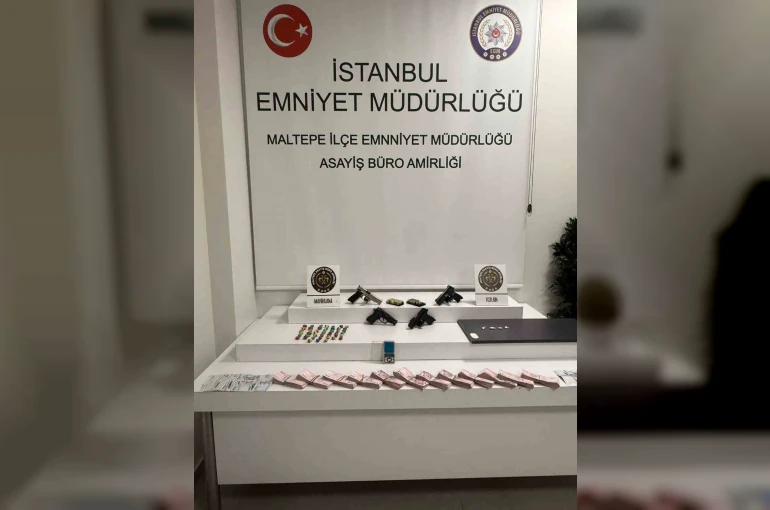 Maltepe’de uyuşturucu operasyonu: Manyetik kartlı zuladan yüklü miktarda para ve silah çıktı 