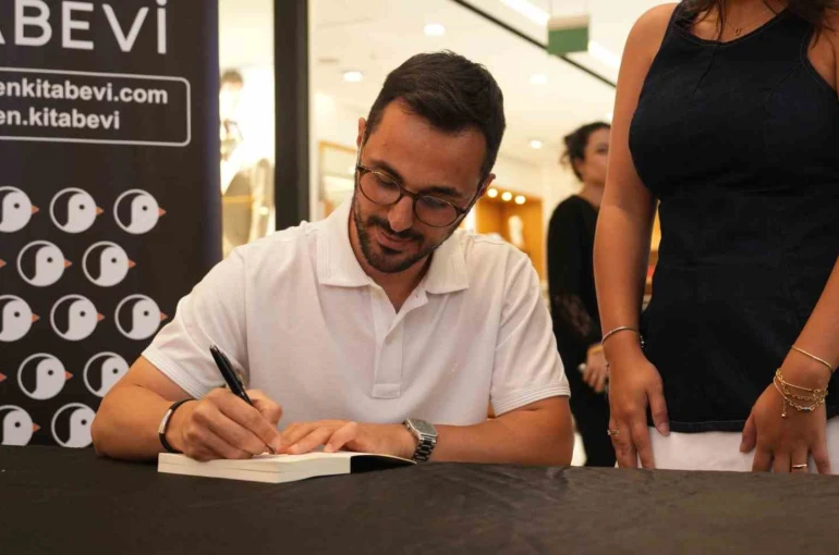 Maltepe’de yazar Caner Kaldı okurlarıyla buluştu