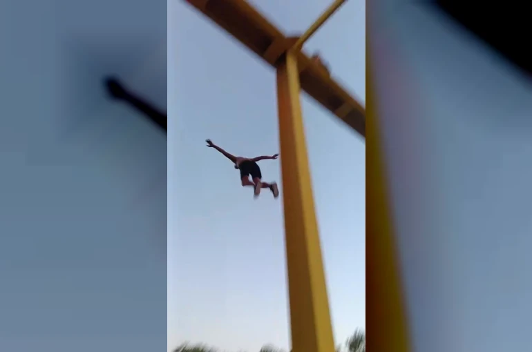 Manavgat’ta 20 metre yükseklikteki köprüden çocukların tehlikeli atlayışı
