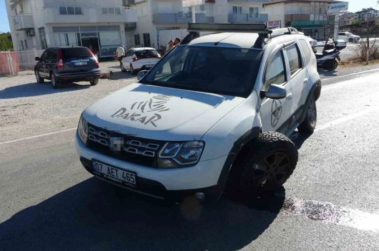 Manavgat’ta 3 araçlı zincirleme kaza