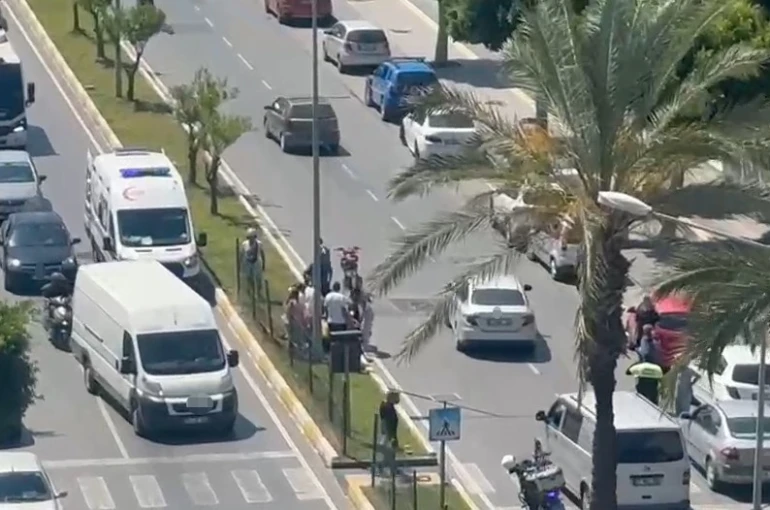 Manavgat’ta otomobil ile motosiklet çarpıştı: 1 yaralı