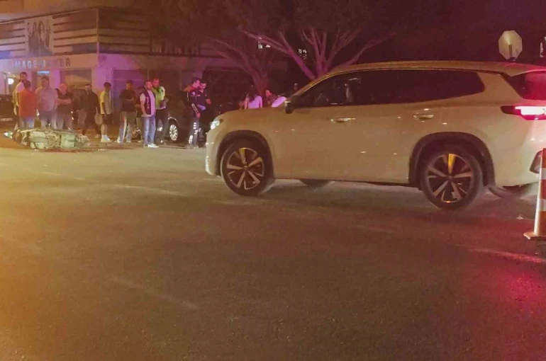 Manavgat’ta otomobil ile motosiklet çarpıştı: 2 yaralı