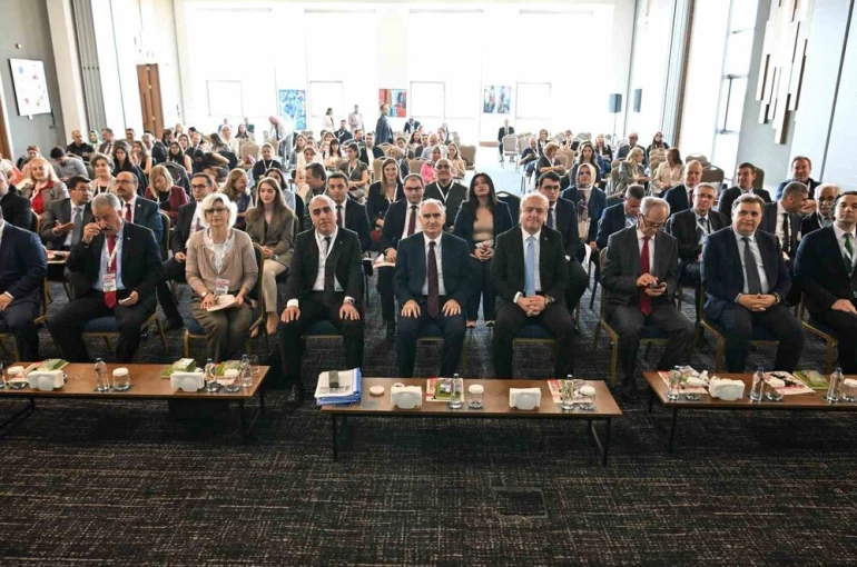 Manisa, Bağımlılık Psikiyatrisi Sempozyumuna ev sahipliği yaptı